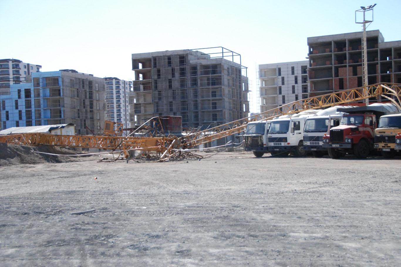 İnşaat vinci devrildi: 1 ölü